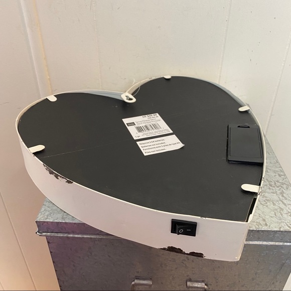 Studio Decor Cream Distressed Marquee Sign - Picture 5 of 10